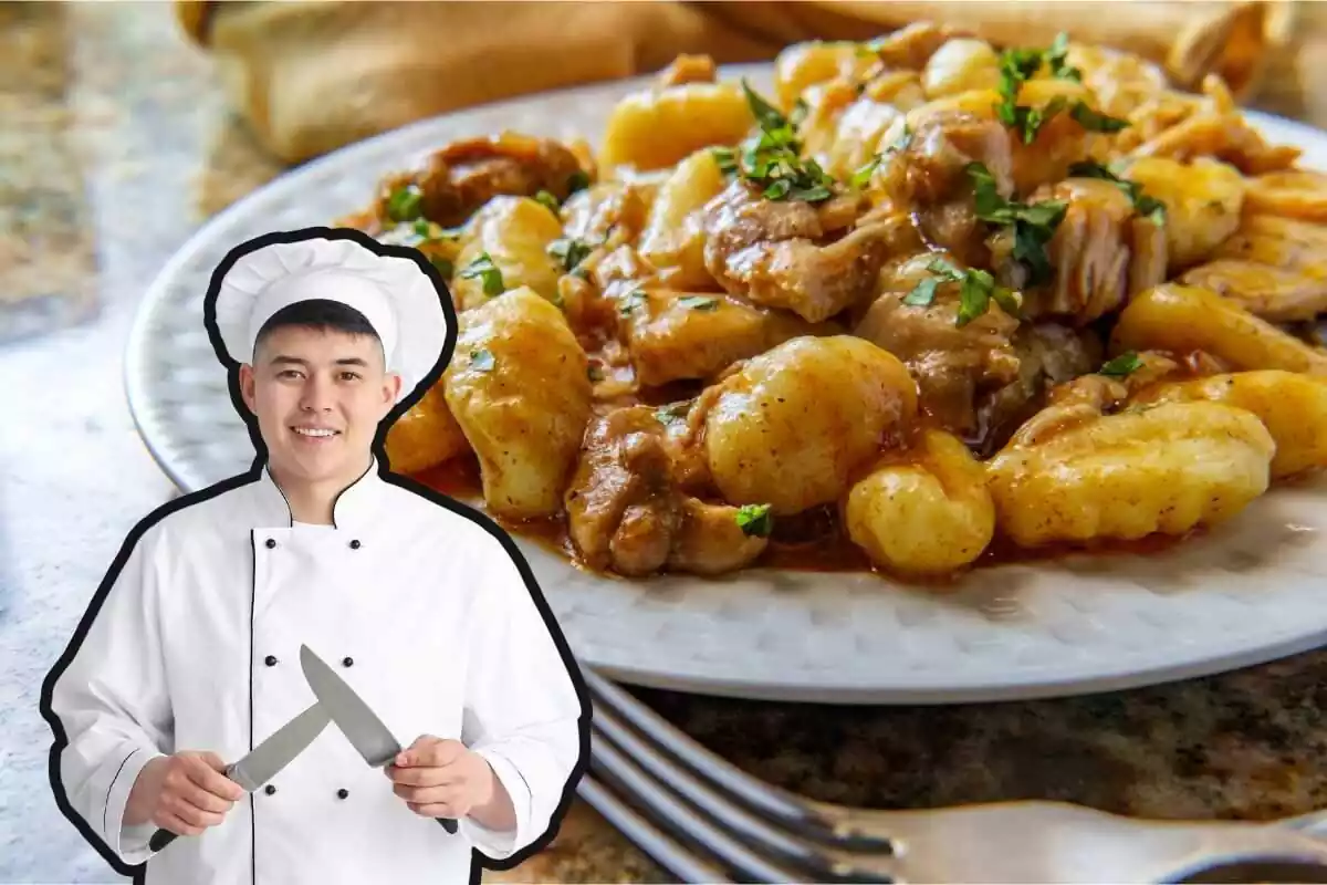 cocinero con cuchillos en la mano y un plato de ñoquis de fondo