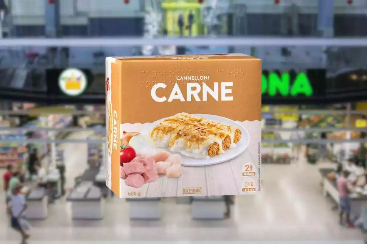 Foto de una fachada de Mercadona desenfocada con parte del interior y delante foto de los canelones de carne Hacendado Foto de una fachada de Mercadona desenfocada con parte del interior y delante foto de los canelones de carne Hacendado