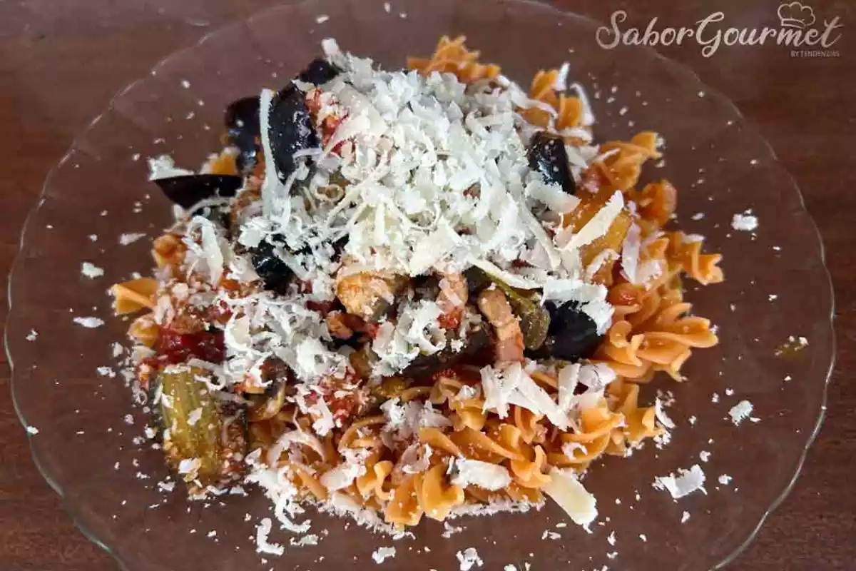 pasta de lentejas con verduras y queso parmesano pasta de lentejas con verduras y queso parmesano